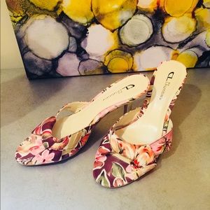 EUC. Chinese Laundry multicolored designer slides.